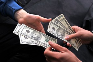 در ایران با درآمد دلاری، زندگیتو تغییر بده! افزایش درآمد + امنیت شغلی